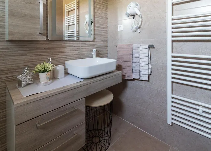 Nicolle Привлака